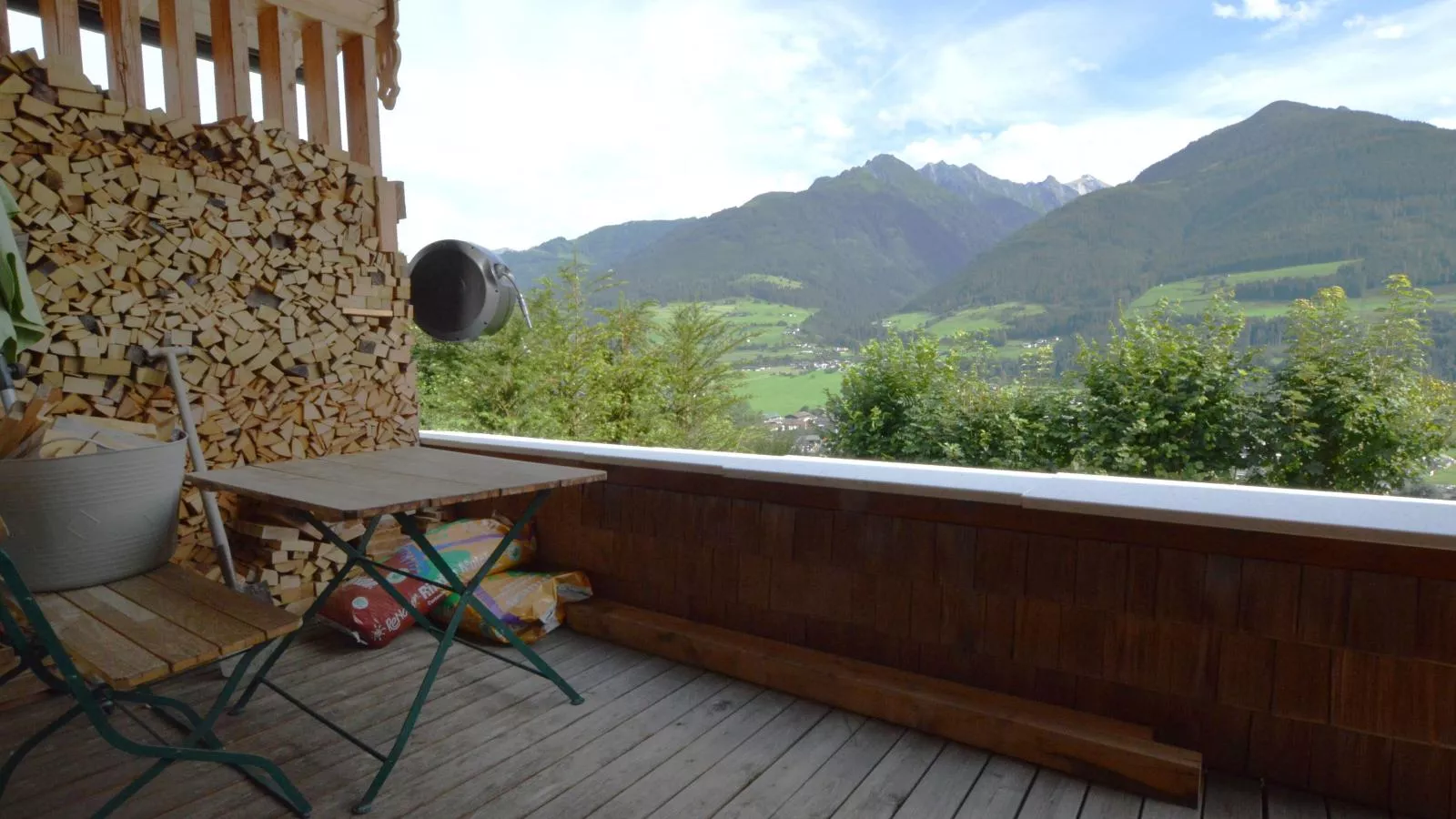 Mondholz-Terrasse / balcon