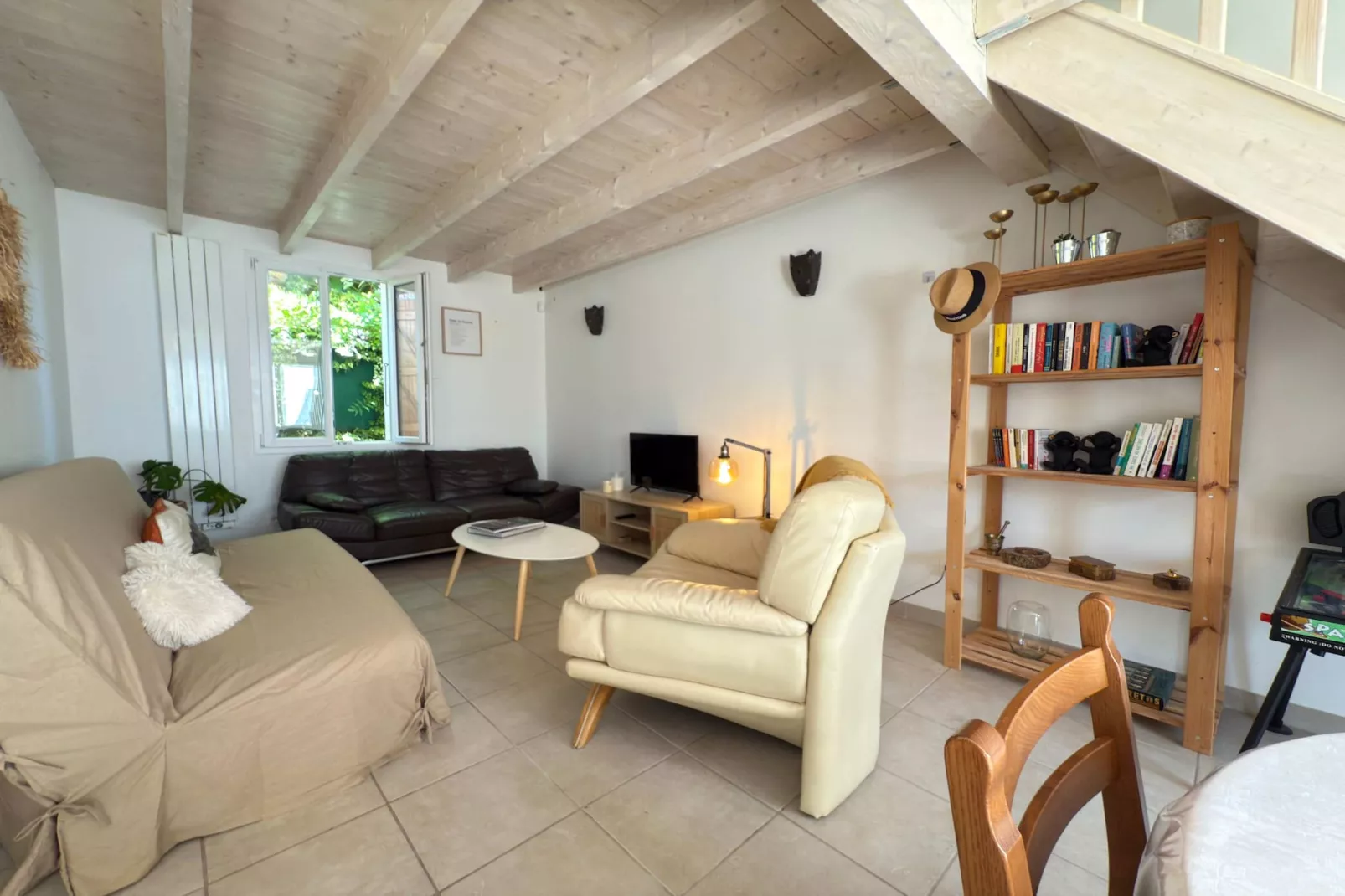 106 CHATELARD-Salon