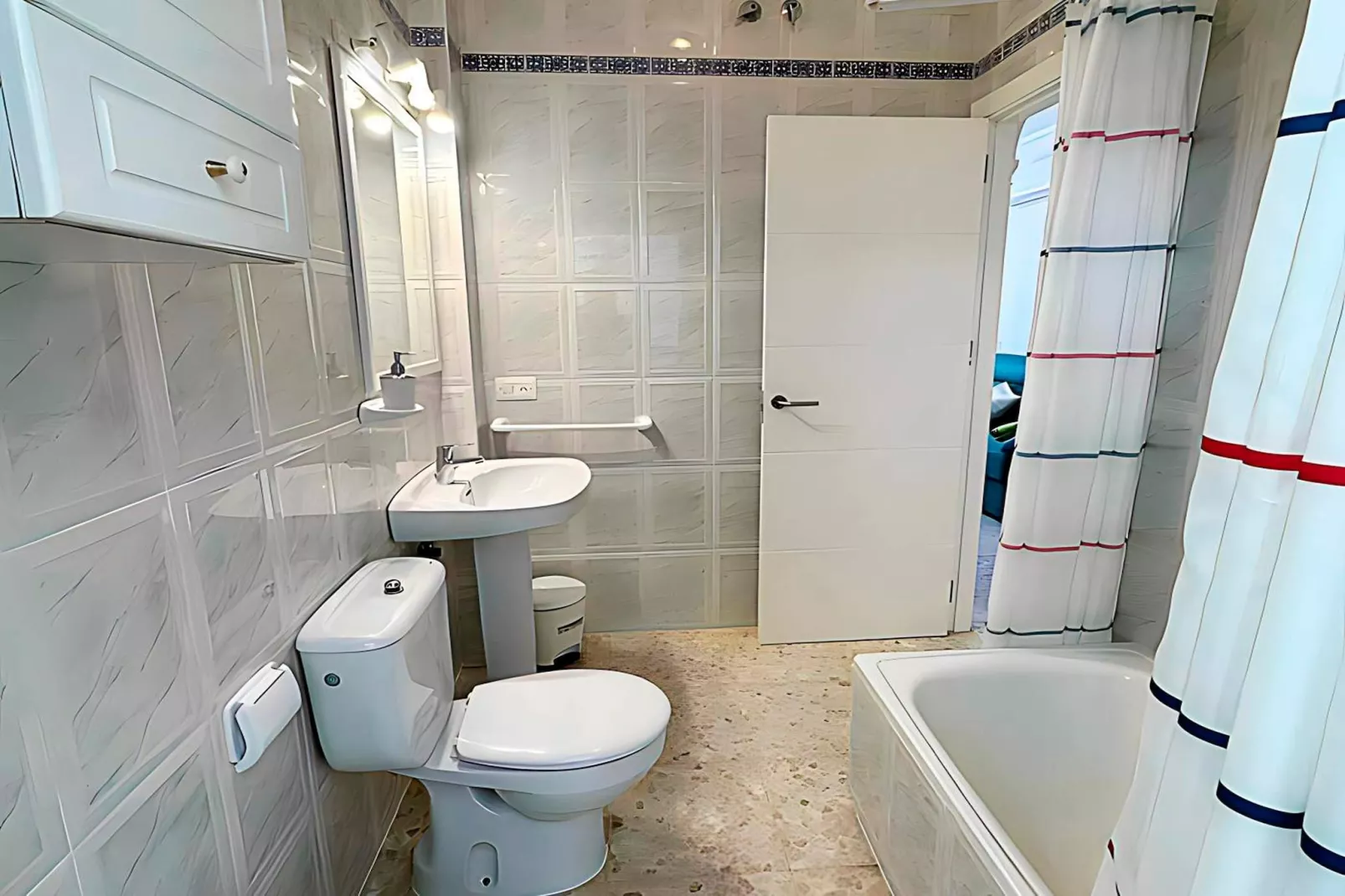 4977 -636021638-Badezimmer