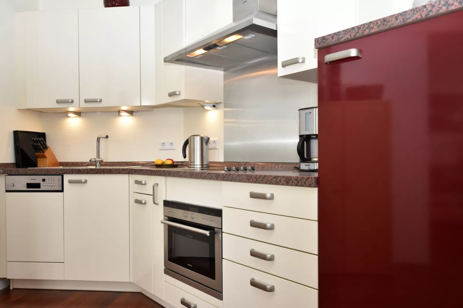 Charmante Inselwohnung/ 2 Balkone-Kitchen