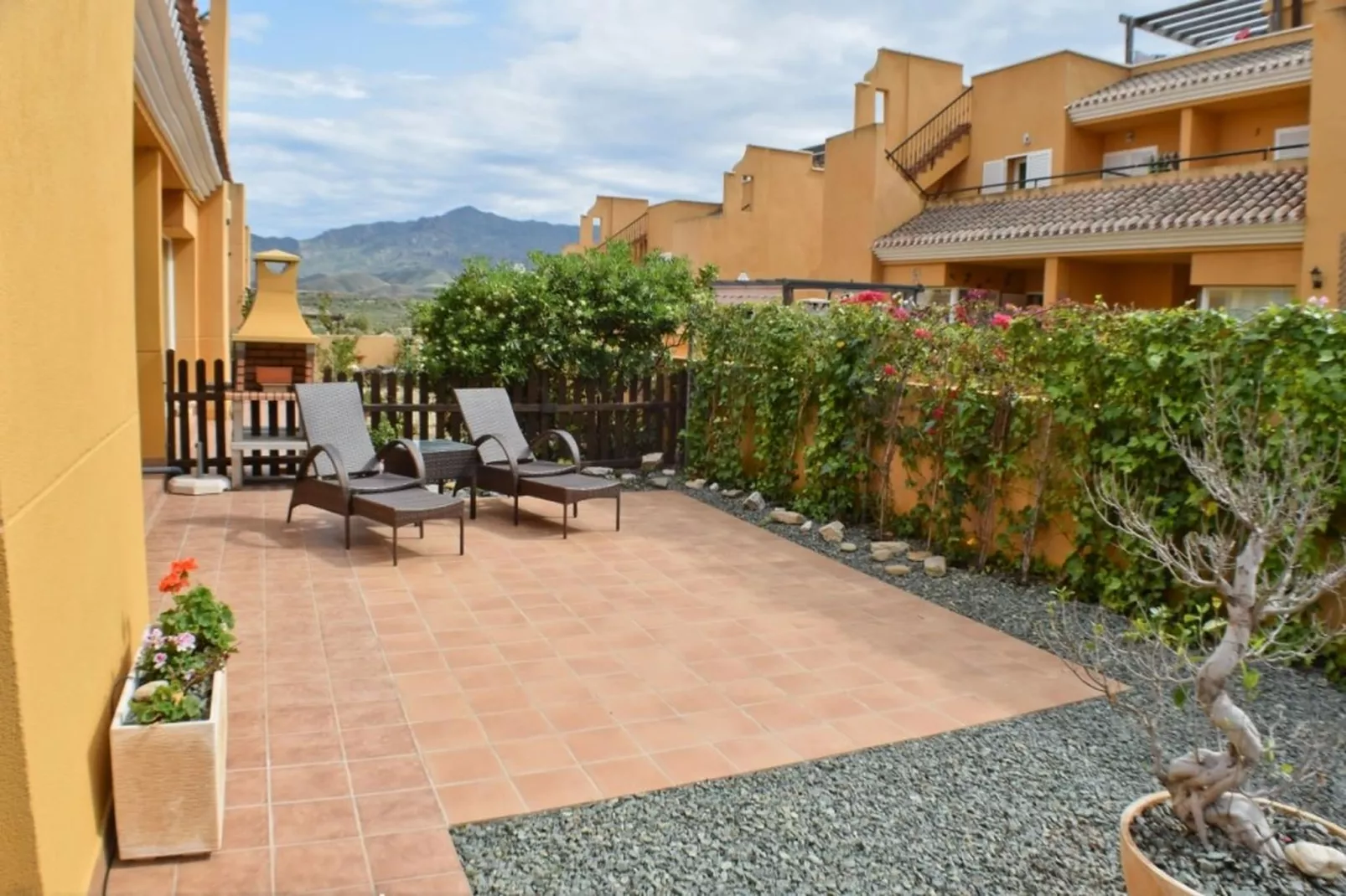 Casa Los Gallardos-Gardens in summer
