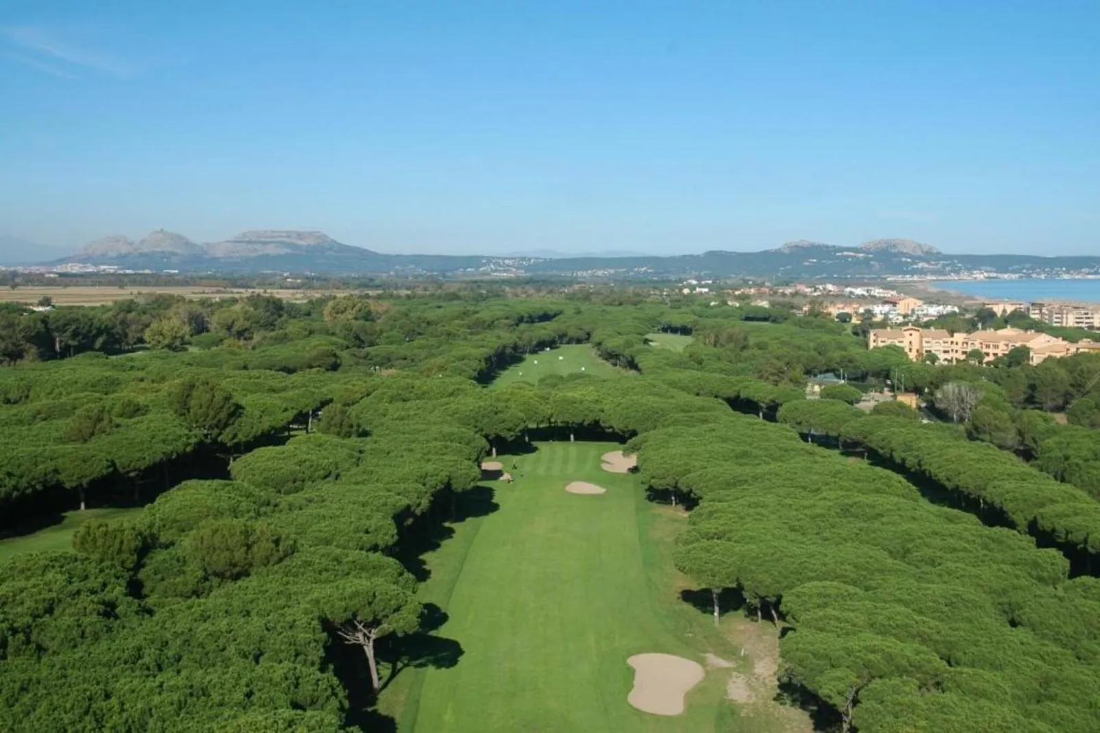 Les Oliveres 32-Areas within 20km in summer