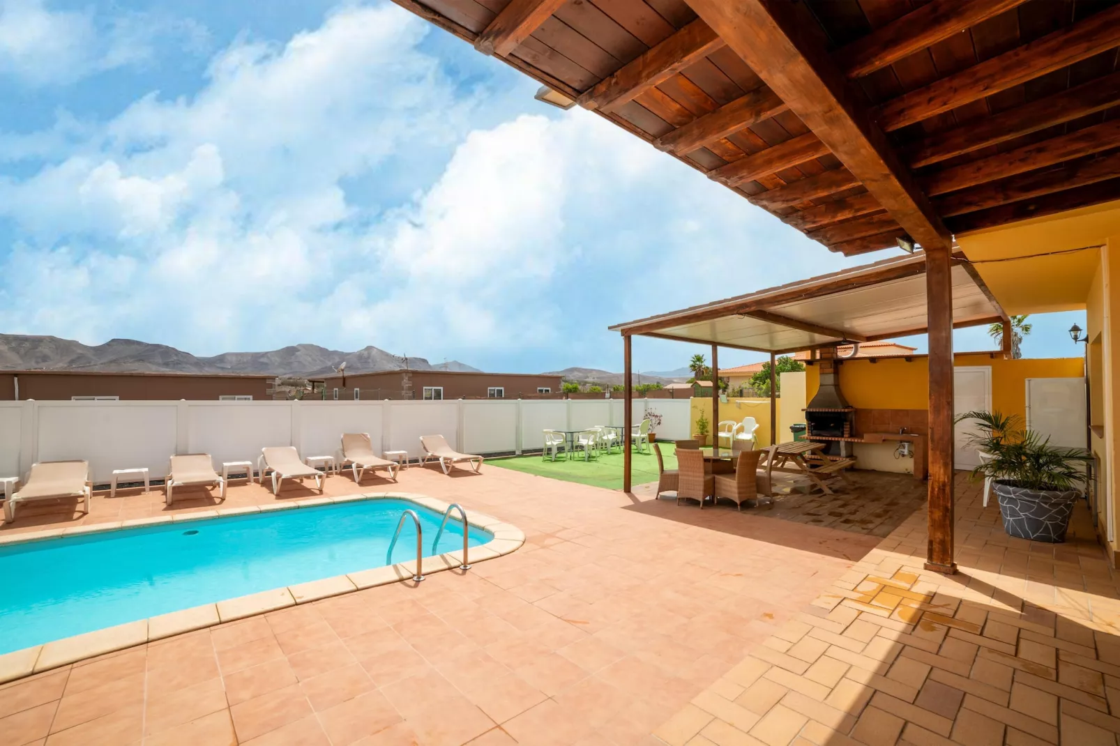 Chalet en Tuineje para 6 personas-Schwimmbad