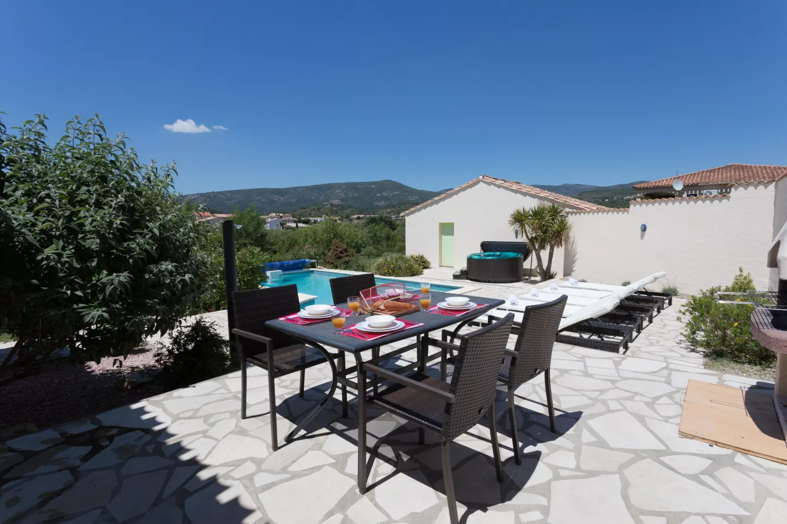 Mardille-Terrace balcony
