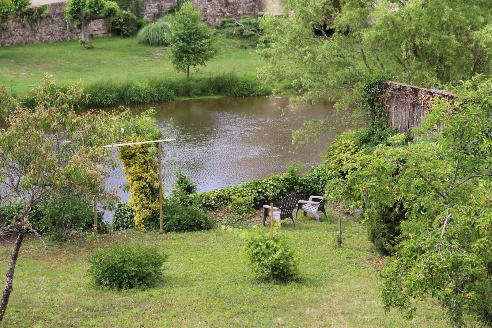 Gîte Calvaire - Hérisson-Gardens in summer