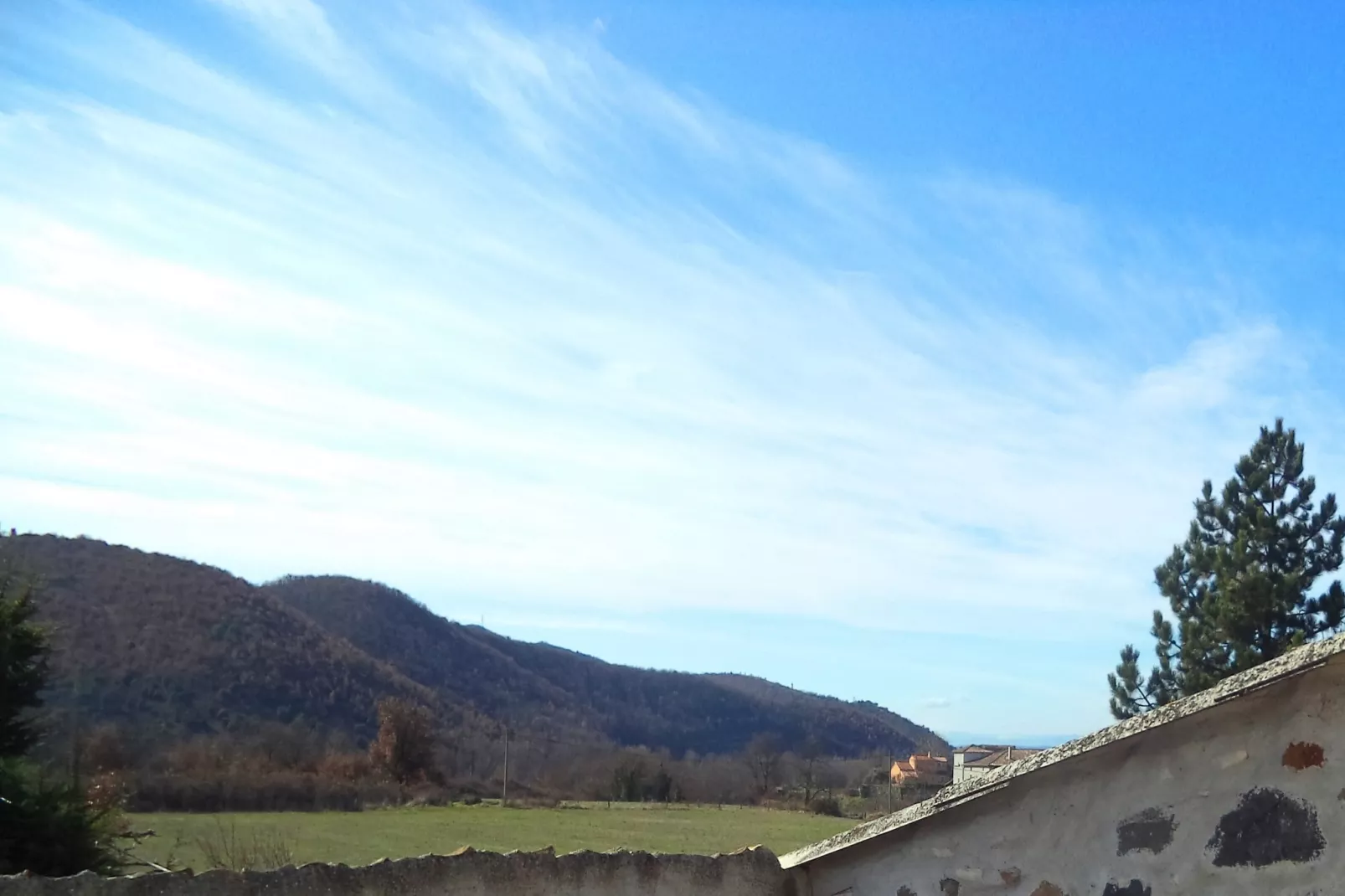 Cottage les Bombis-View in summer