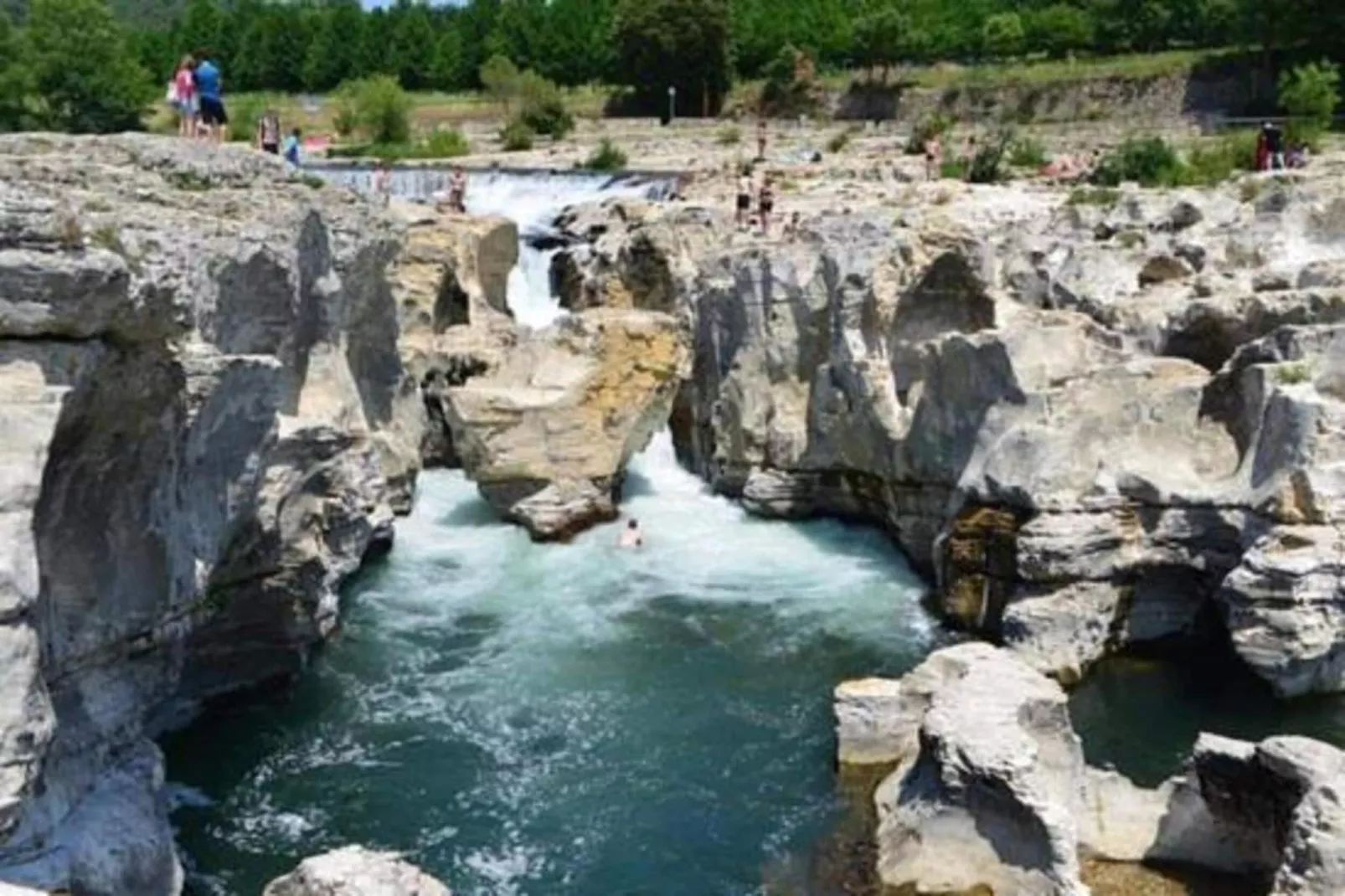 L'Oliveraie-Areas within 5km in summer