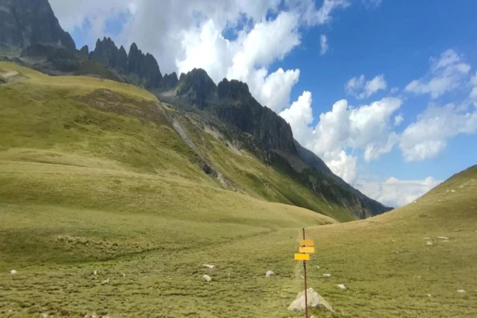 Les Fermes de Saint Sorlin 6-Areas within 20km in summer