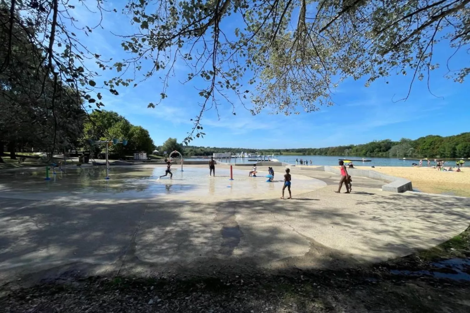 Ravinala-Areas within 5km in summer