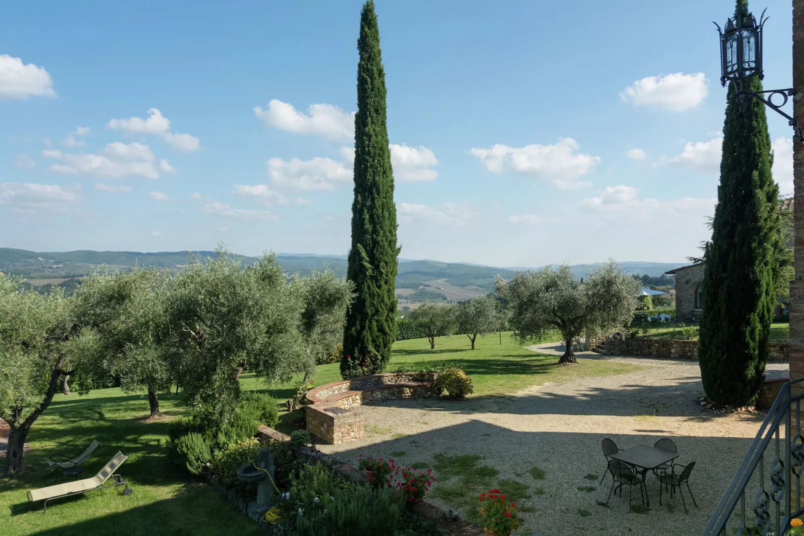Il Querceto Prima-View in summer