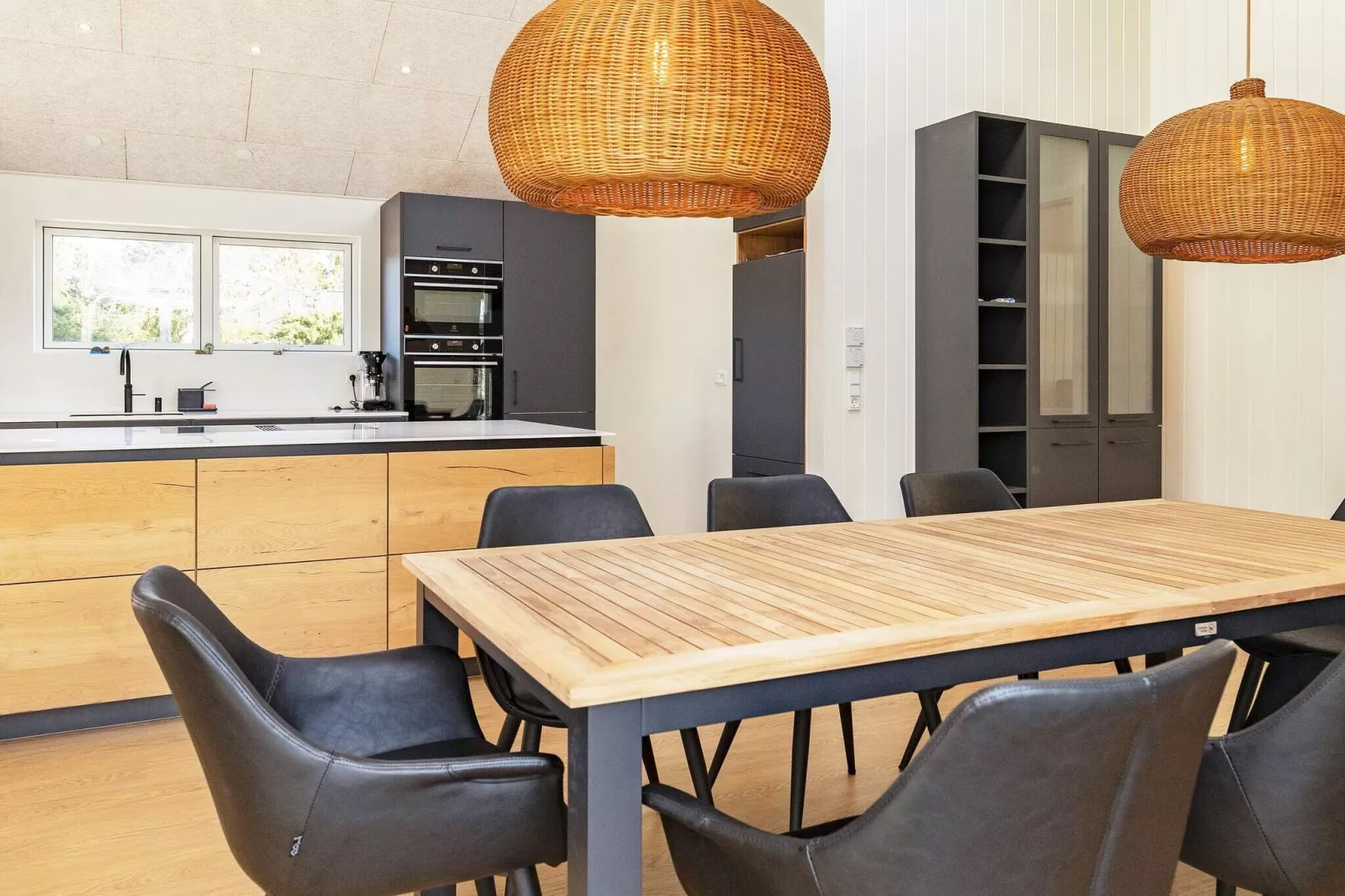 10 person holiday home in Blåvand-Indoor