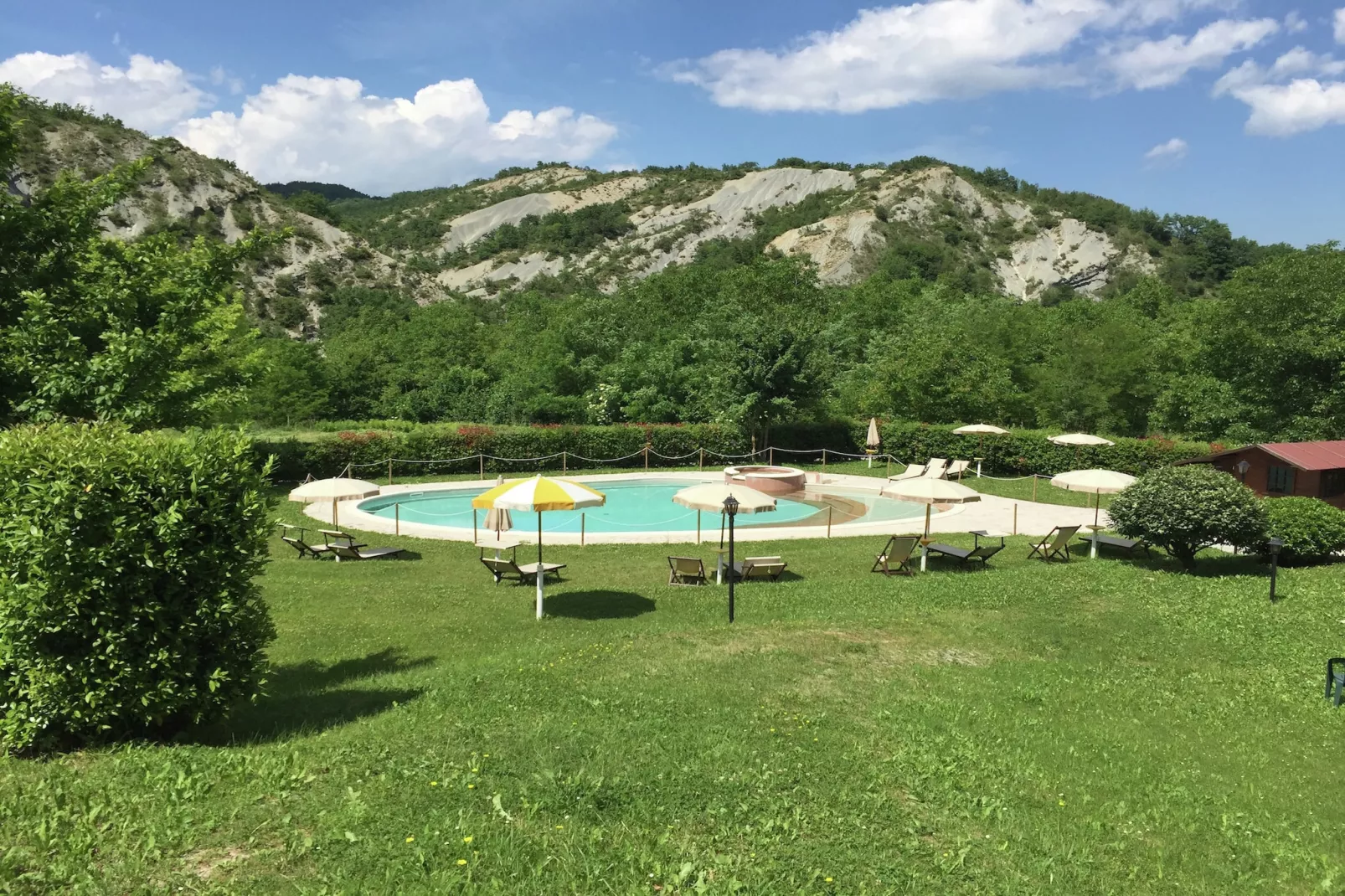 Rosa Gialla-Swimming pool