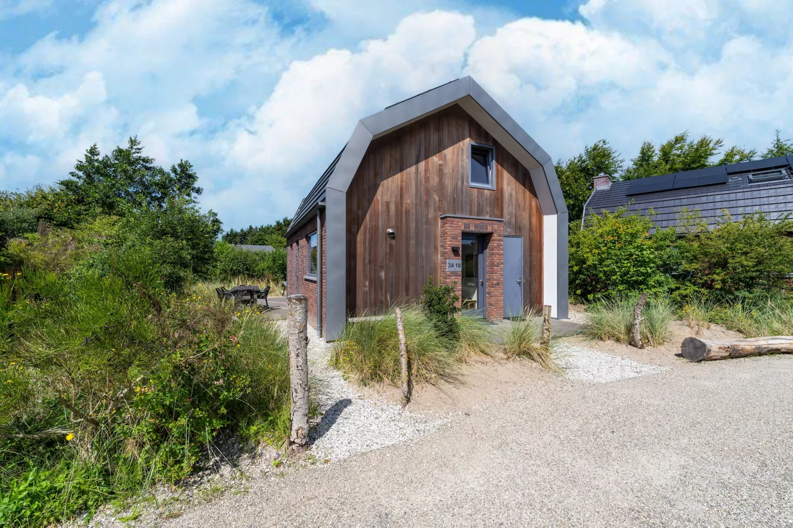 Waterland-Exterior in summer