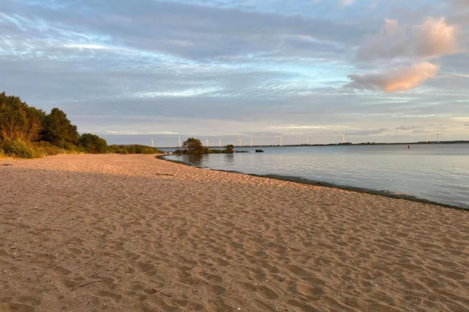 Cape Helius 21-Areas within 20km in summer