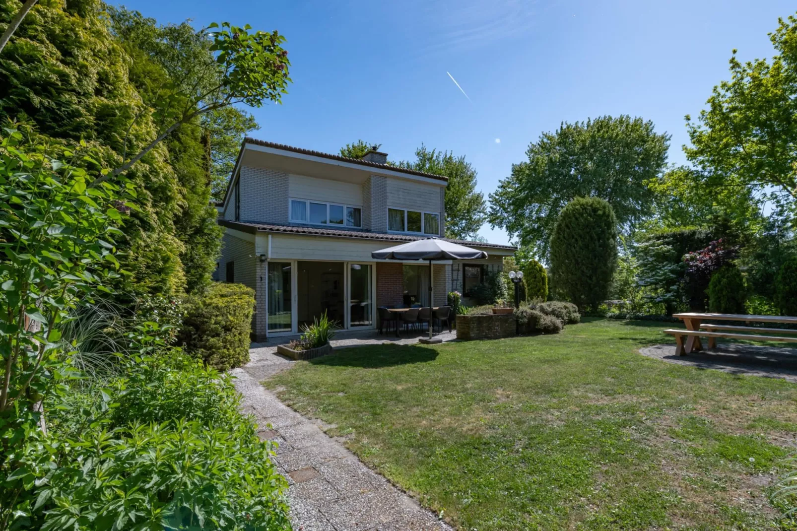 Wilgenlaan 1-Exterior in summer