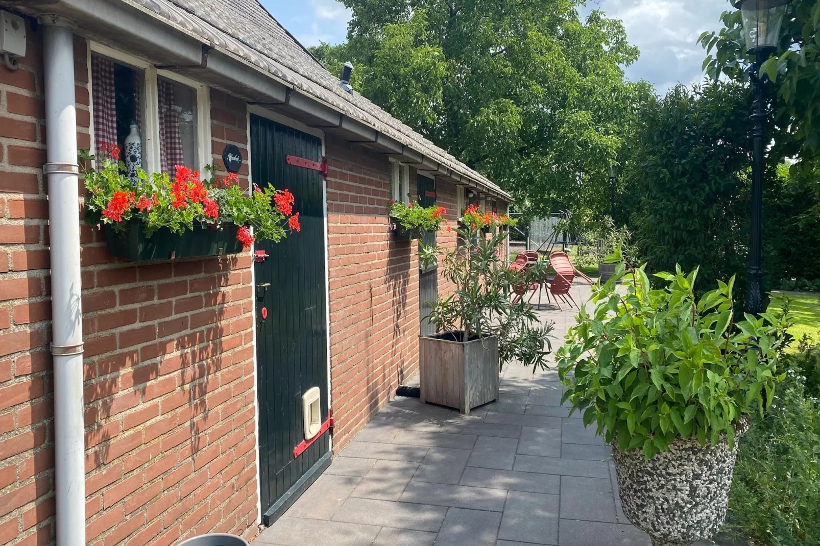 De Hofstede-Exterior in summer