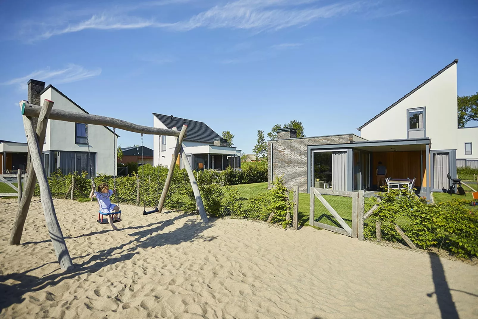 Buitenhof De Leistert 22 - Gardens in summer