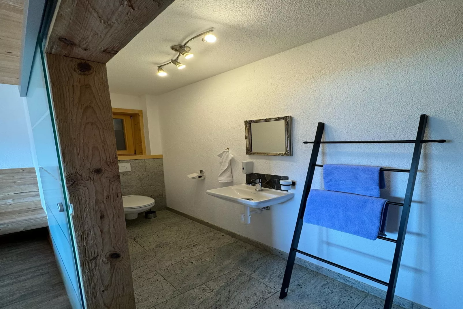 Vogalnest-Bathroom