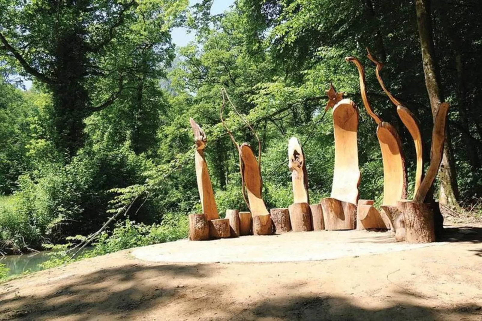 Repère du Cerf-Areas within 20km in summer