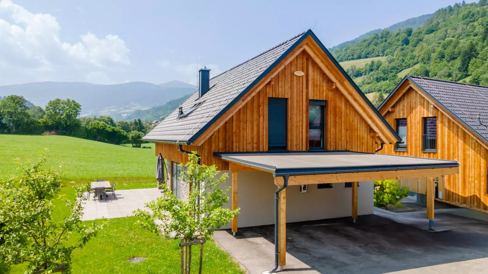 Mountain Vista-Exterior in summer