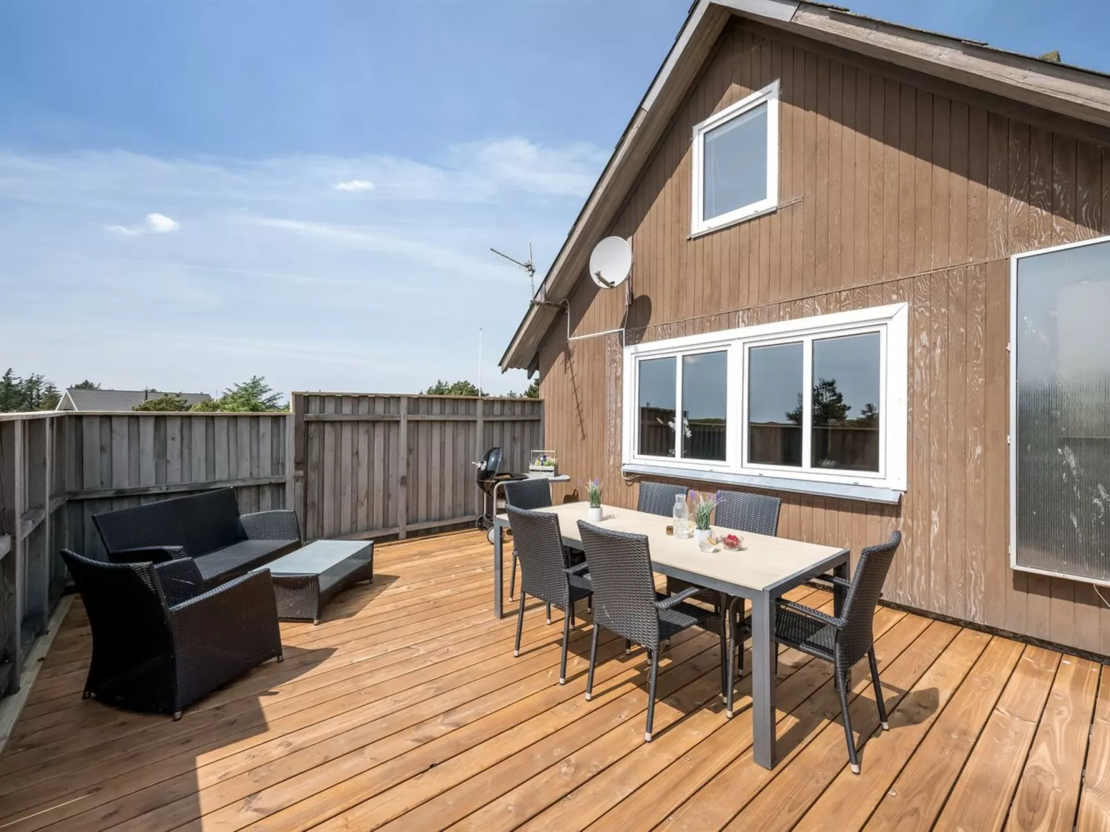 "Dina" - 200m to the fjord-Outside