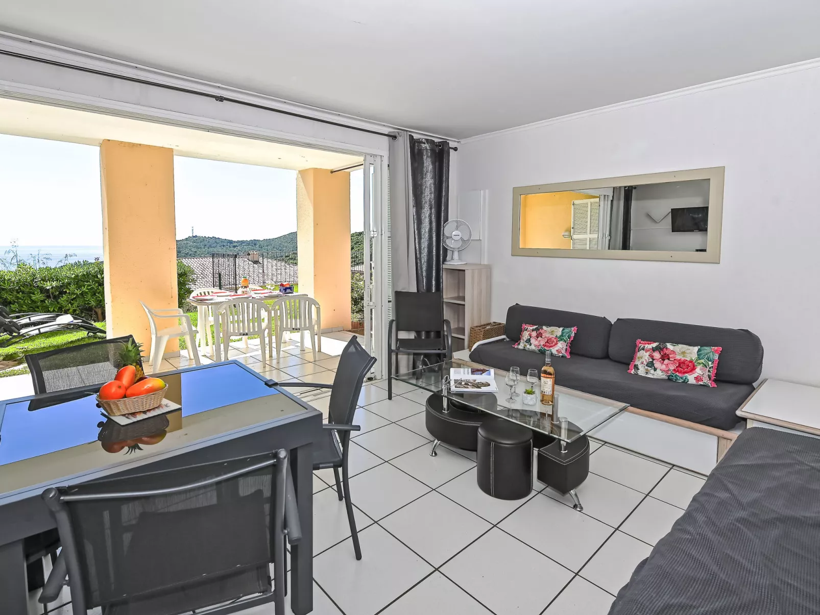 Les Bastides (I3 049)-Dedans
