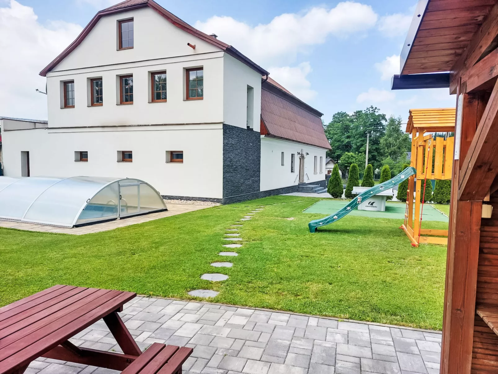 Pool & Wellness Estate-Draußen