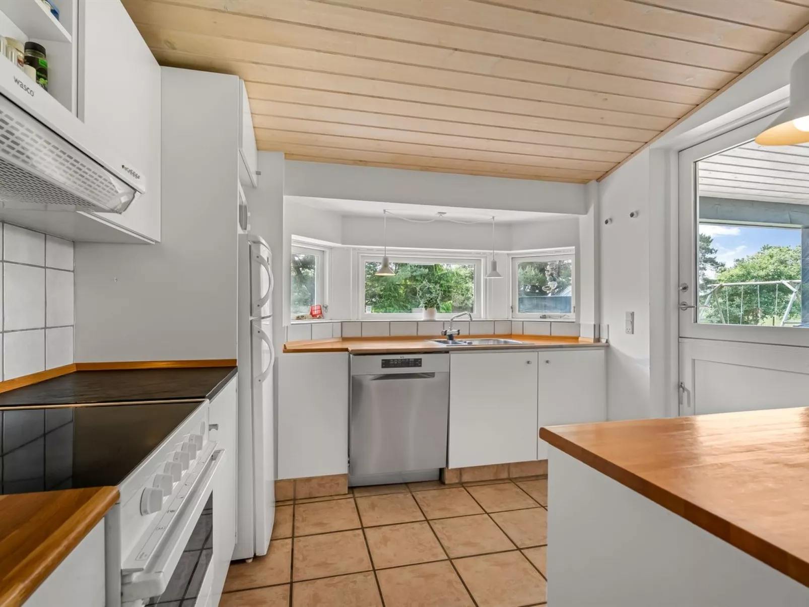 "Allie" - 150m from the sea-Inside