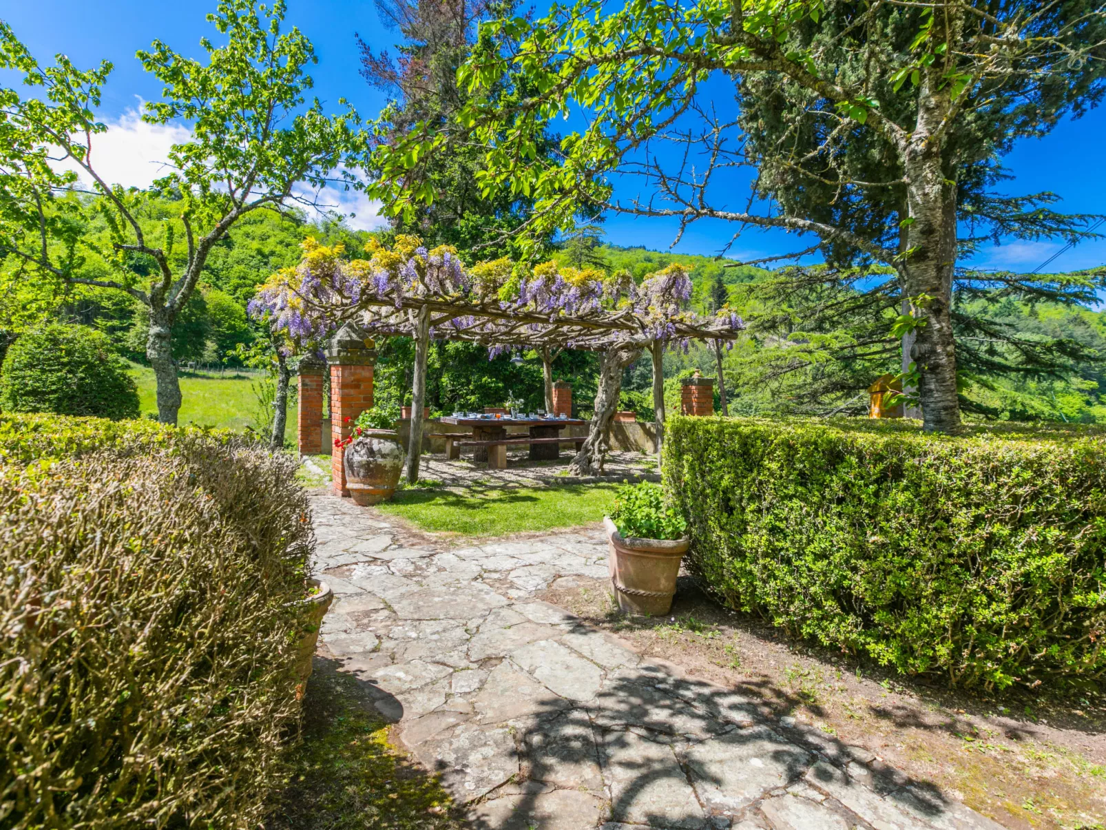 Borgo Castagnoli-Outside