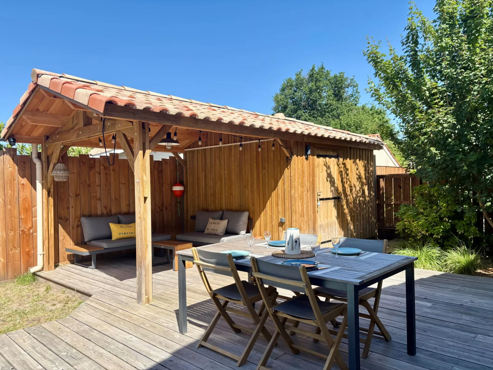 La Belle Testerine-Outside