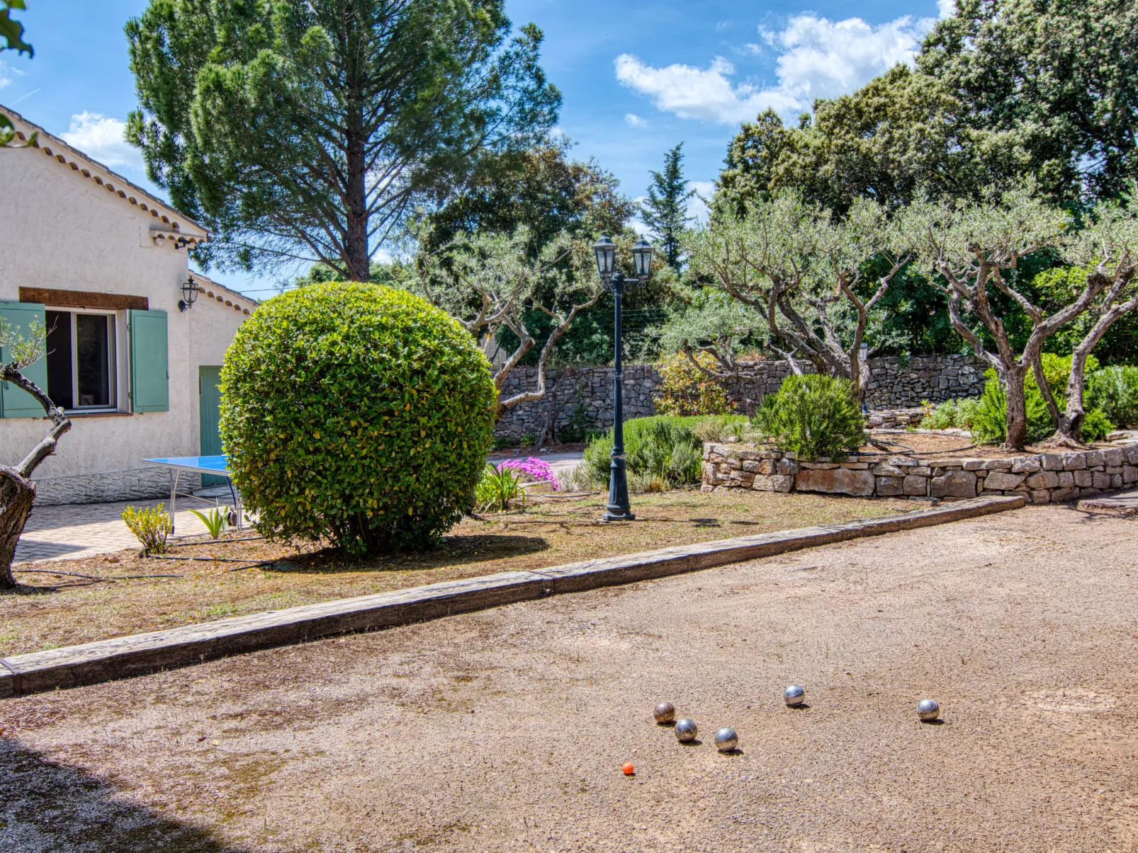 Le Clos des Oliviers-Outside