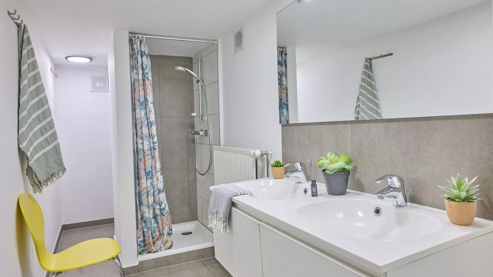 Devant les Thiers-Bathroom