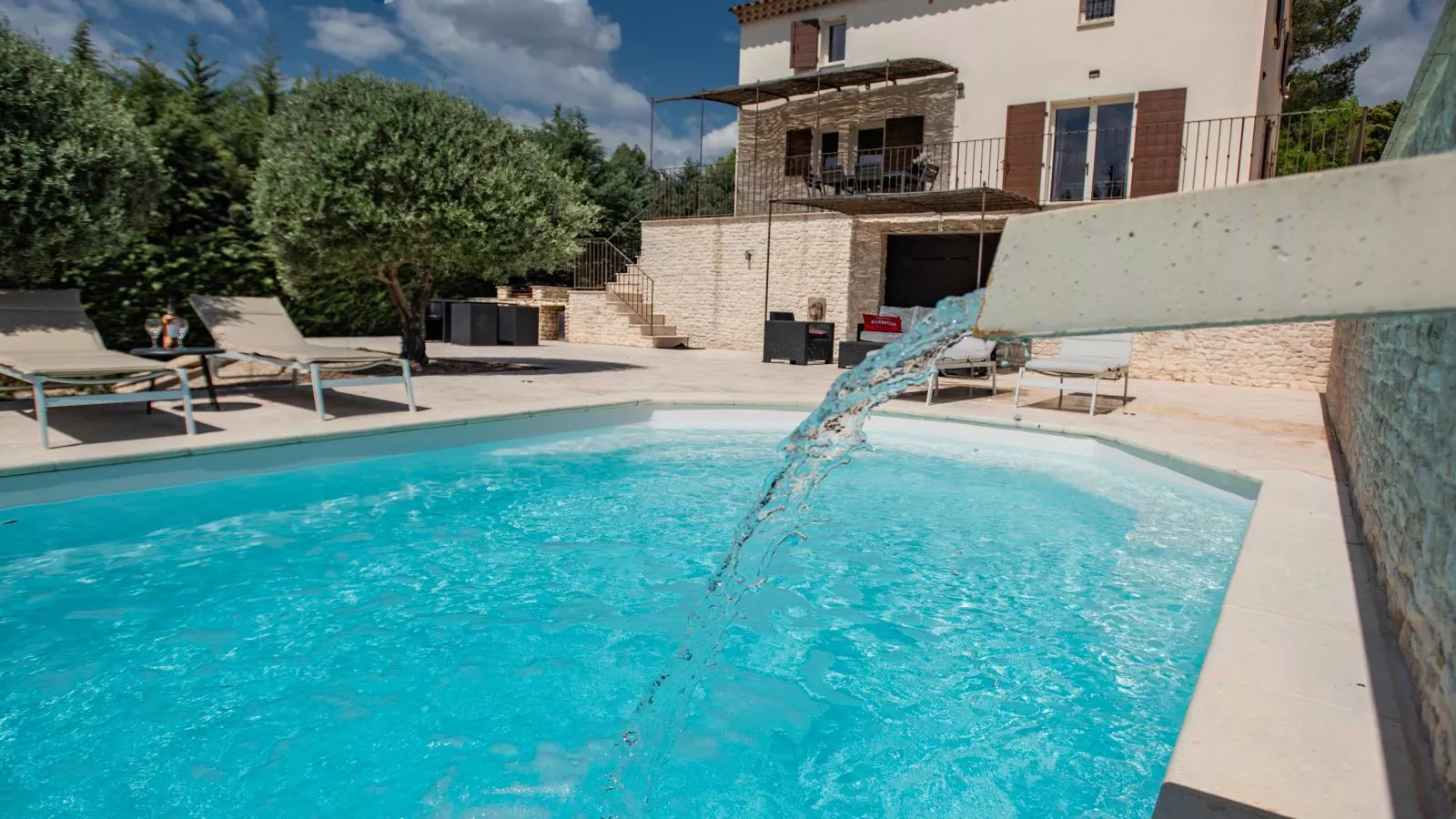 Le Mistral-Exterior in summer