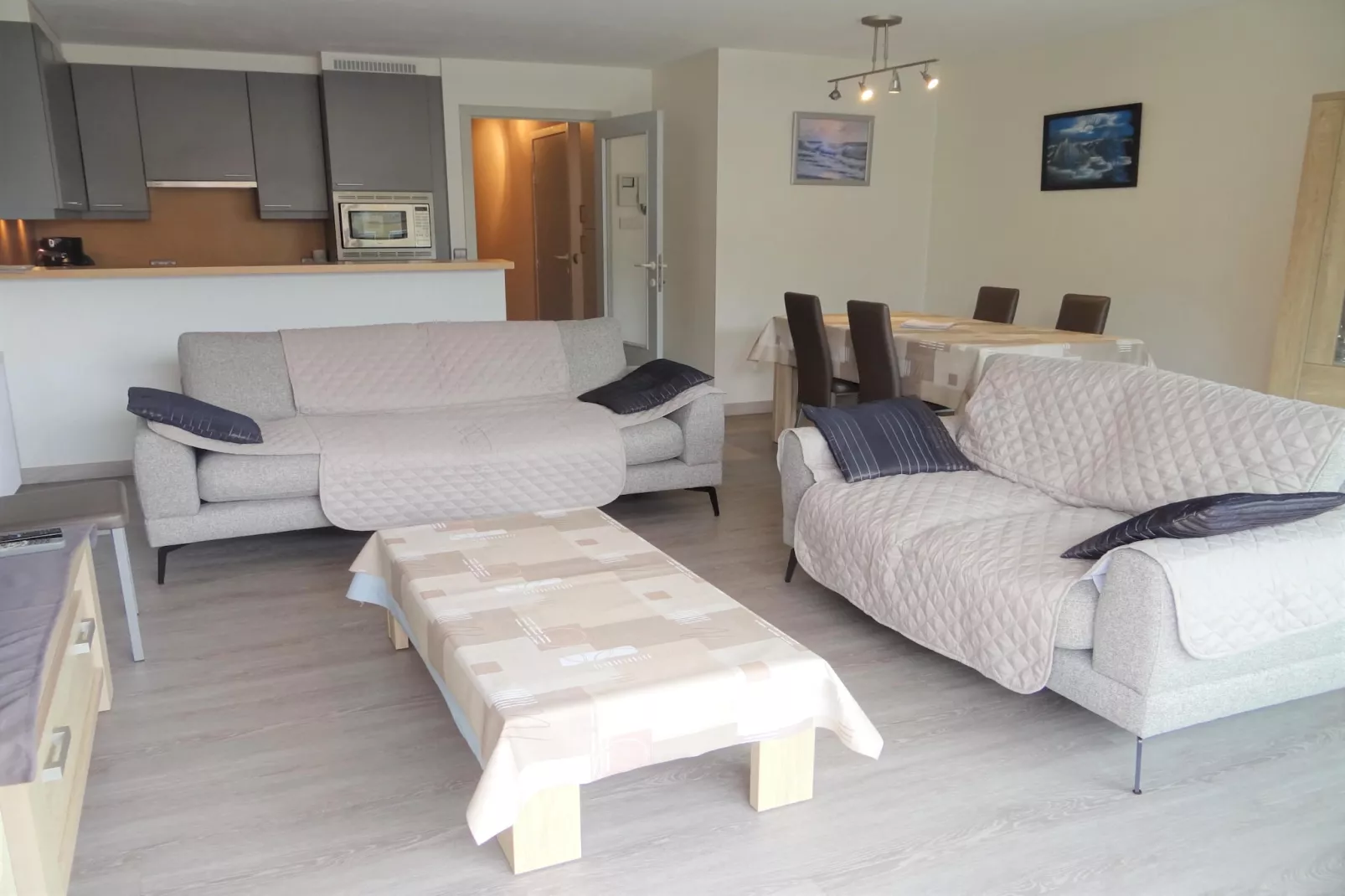 MISTRAL 0401-Living room