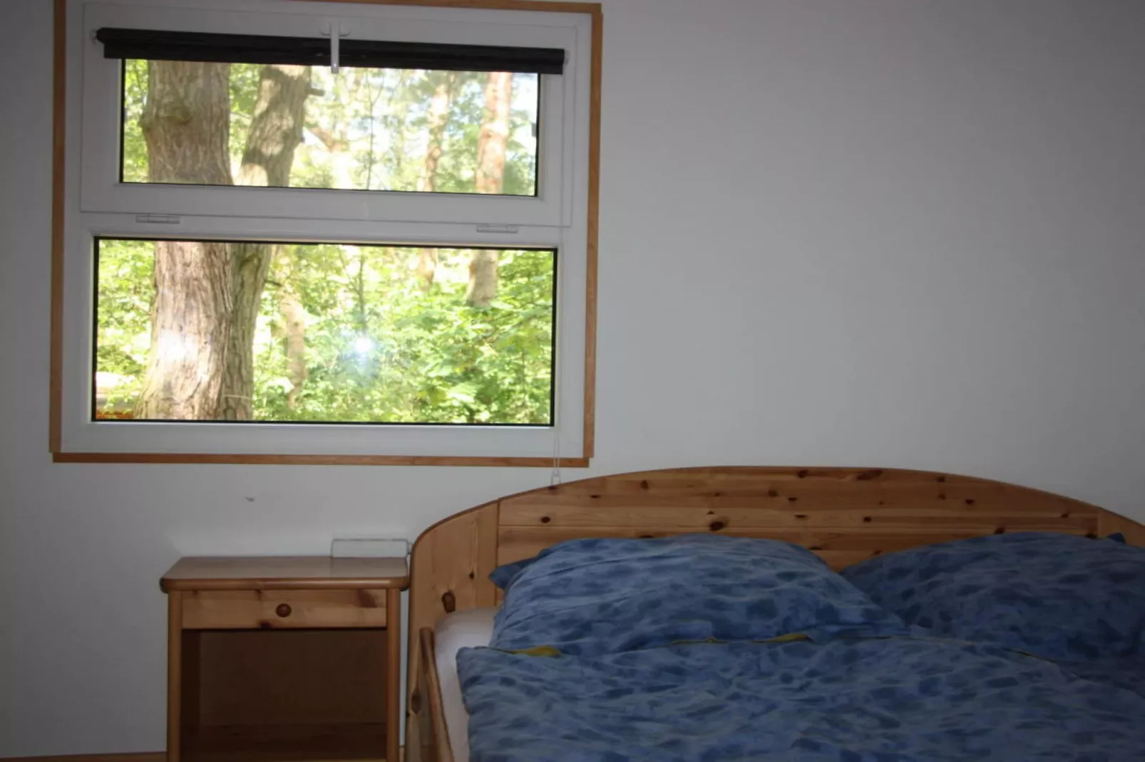 37334-Bedroom