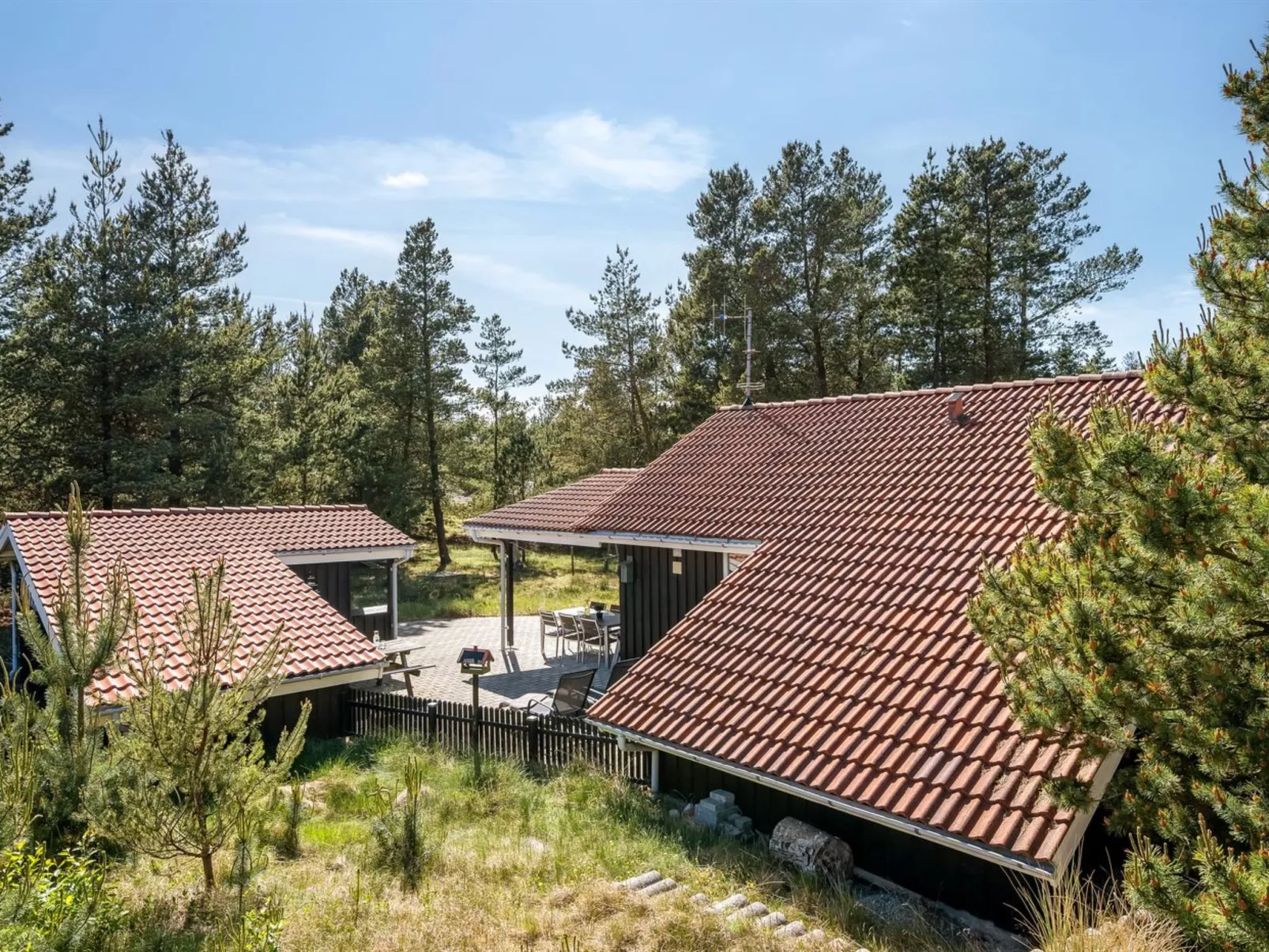 "Augustine" - 1.6km from the sea-Outside