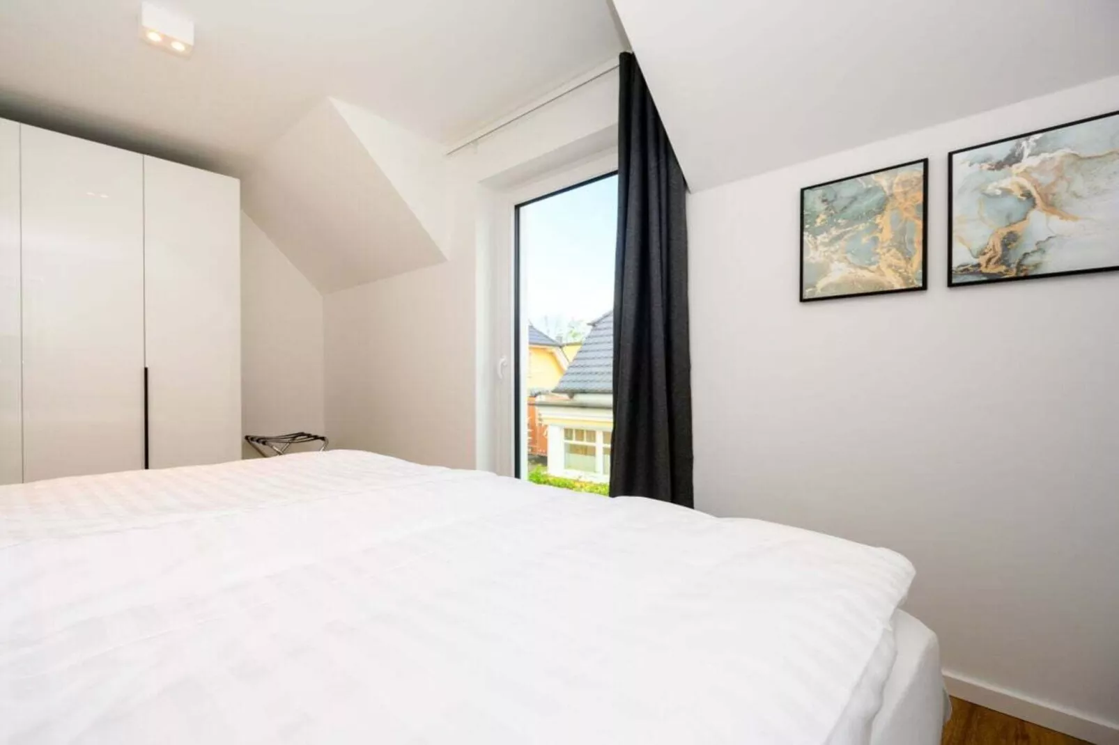 453493-Bedroom
