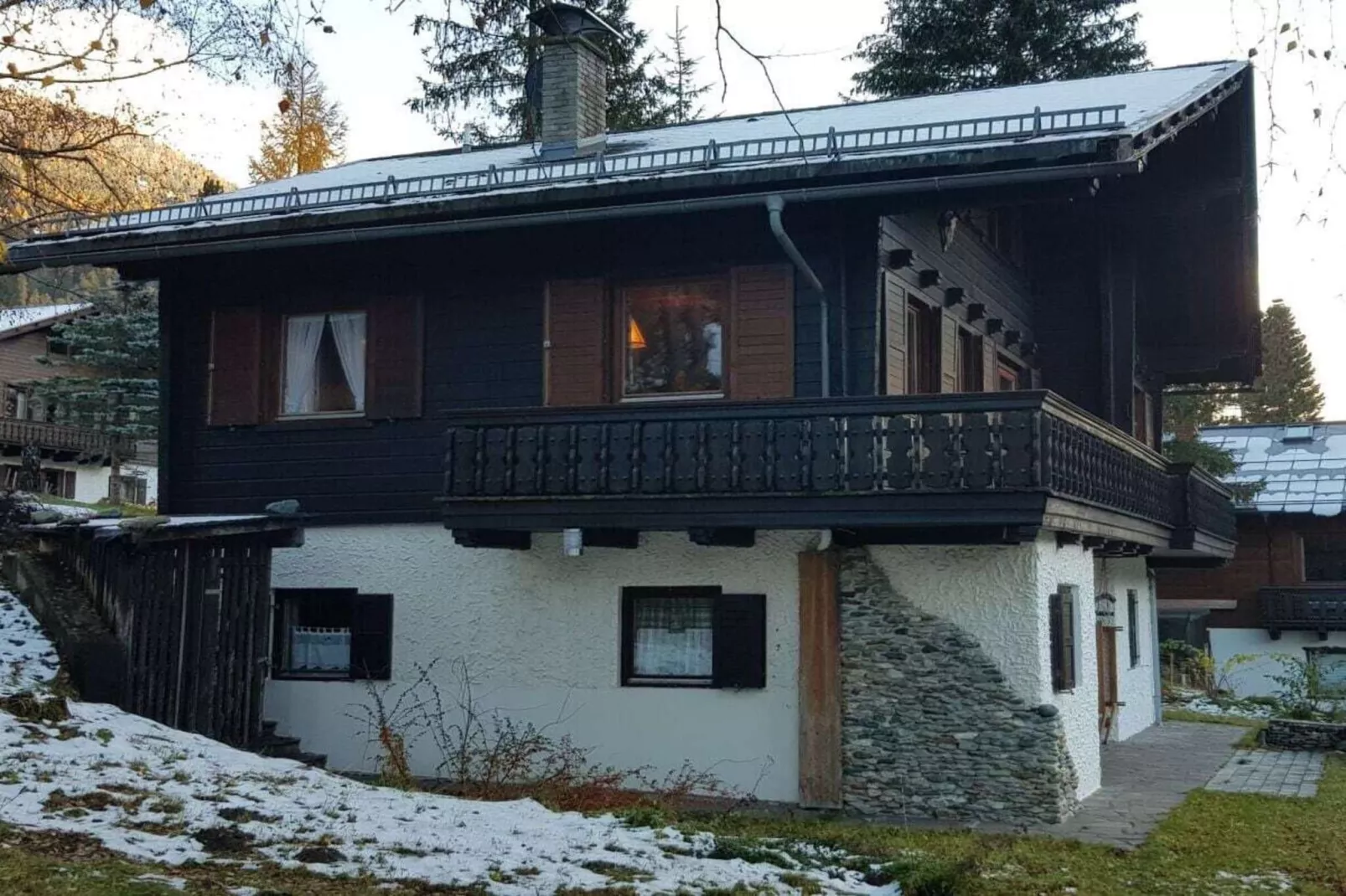 464651-Exterior in winter
