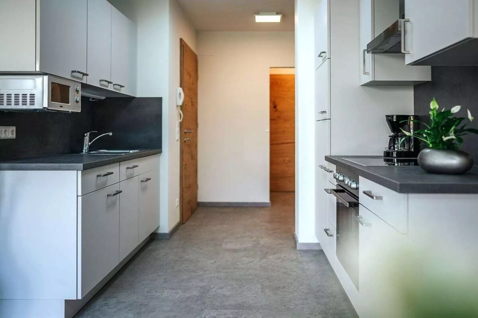 65818-Kitchen