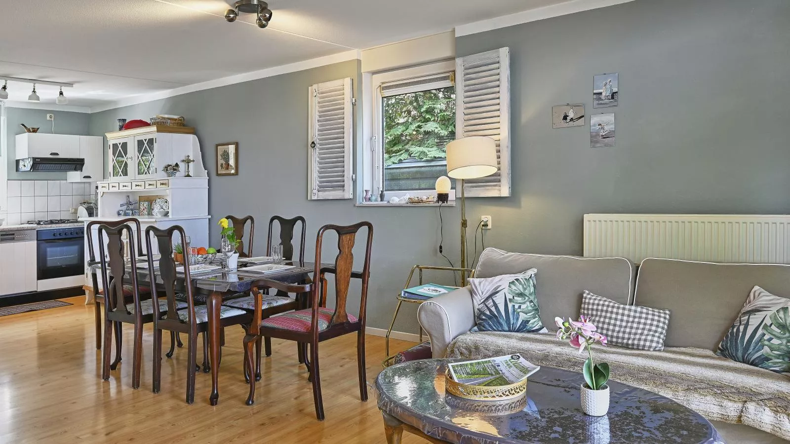 Rose Garden-Salon