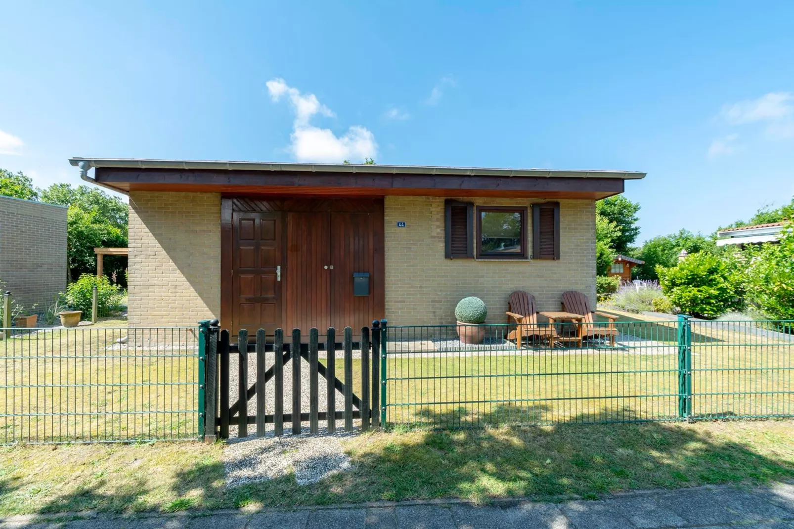 Garnekuul 44-Exterior in summer