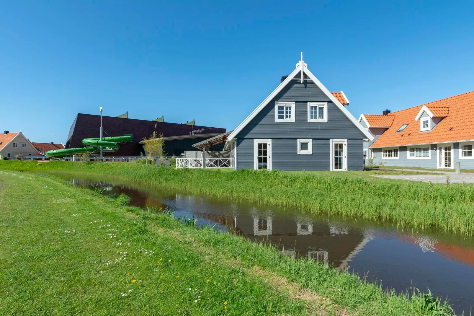 Ooghduyne 149-Exterior in summer