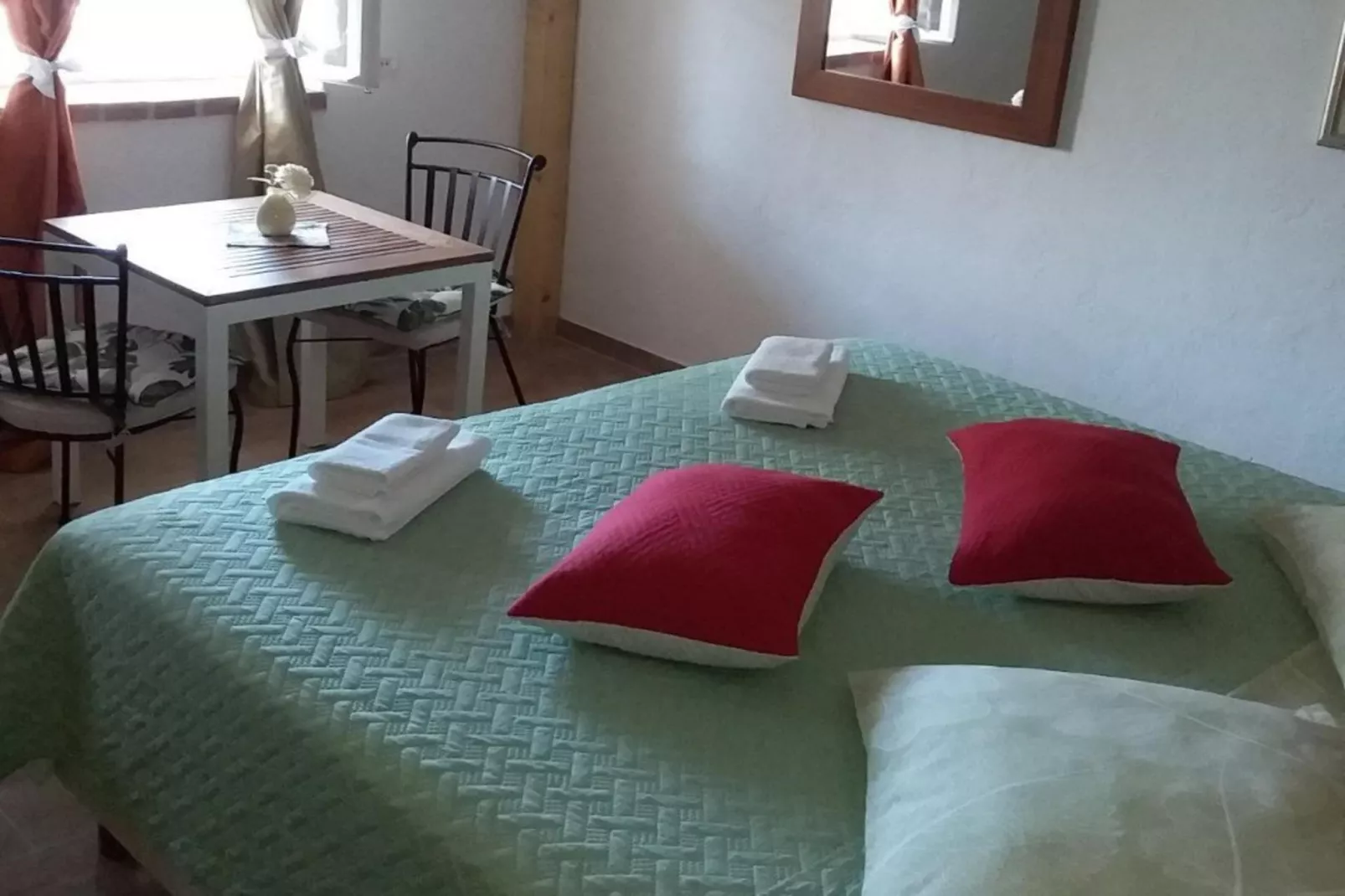 Apartment Mir - Studio Apartment with Garden View-Chambre