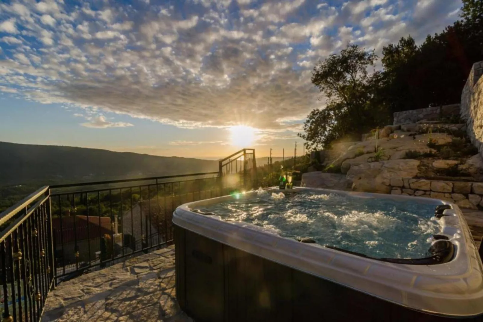 Villa Falcon Rook - Four-Bedroom Villa with Terrace and Swimming Pool-Swimming pool