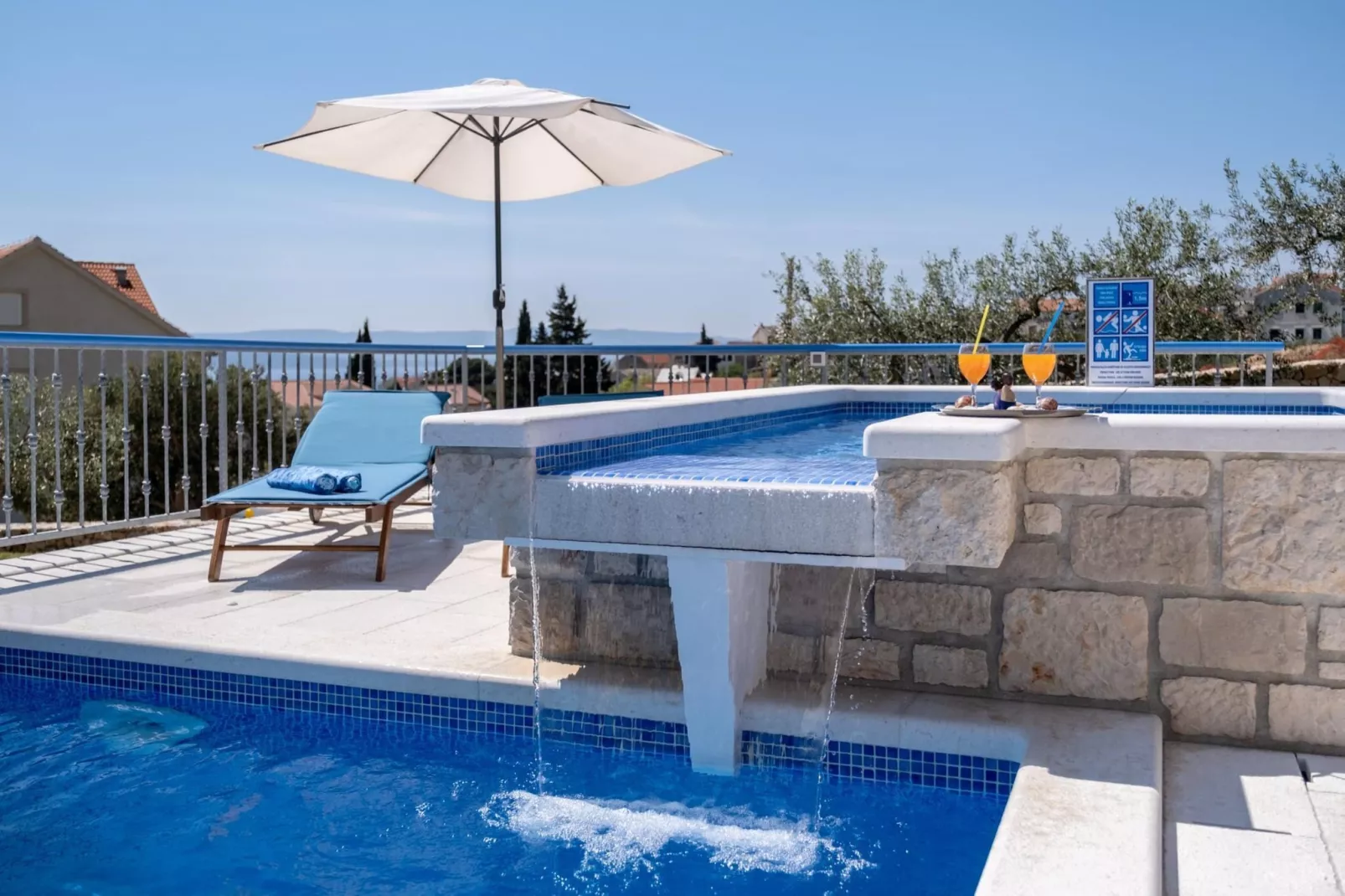 Villa Blue Sky - Three Bedroom Villa with Pool-Schwimmbad
