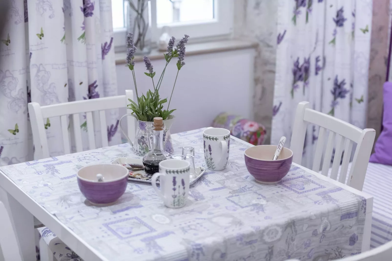 L & L Old Town Apartments - One bedroom Apartment (Lavander)-Dining room