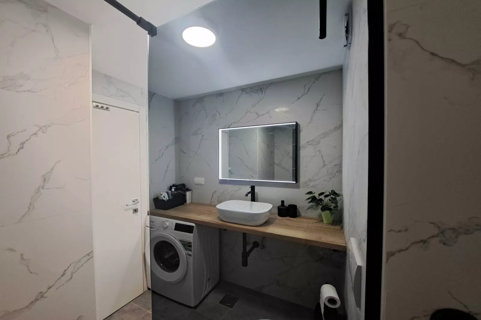 Apartment Precious View - One Bedroom Apartment with Sea View and City View-Badezimmer