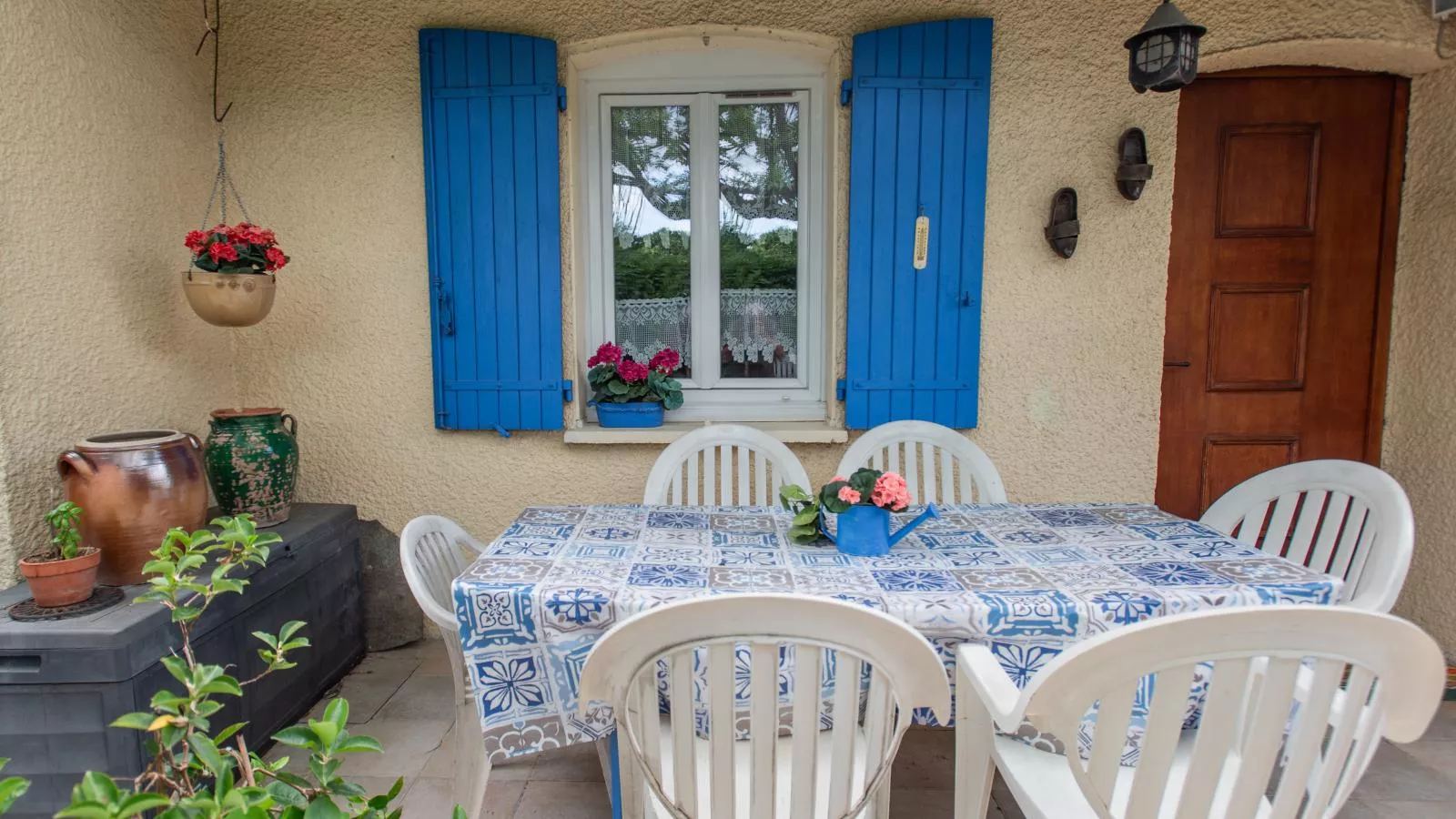 Les Volets Bleus-Terrasse / balcon