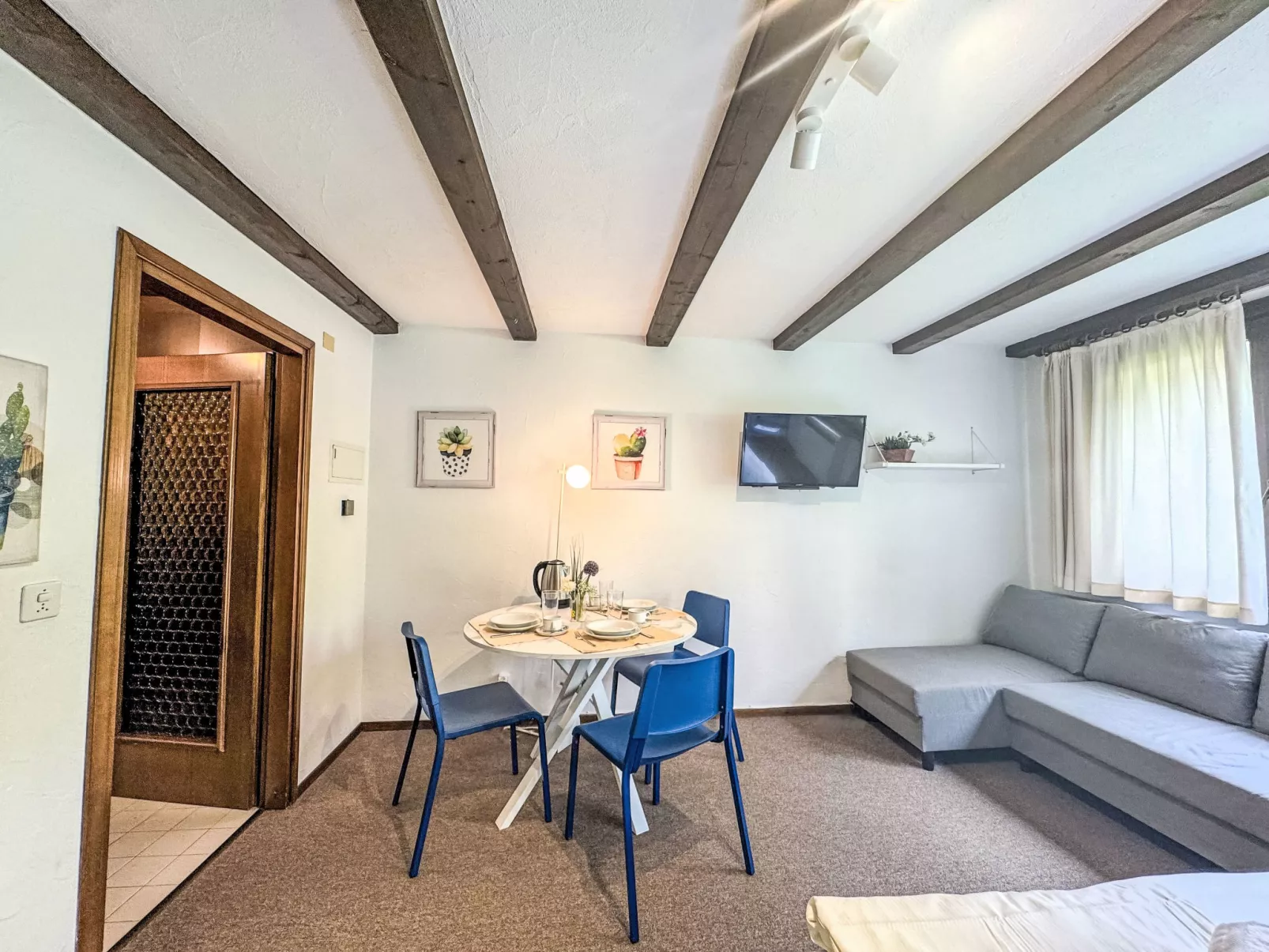 Apt. 33-1-Inside