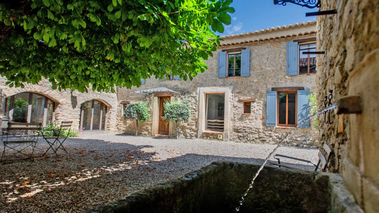 Bastide St John-Garten Sommer